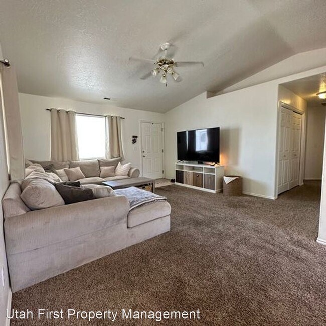 Foto del edificio - 2 br, 2 bath House - 2413 E. 480 N. Circle