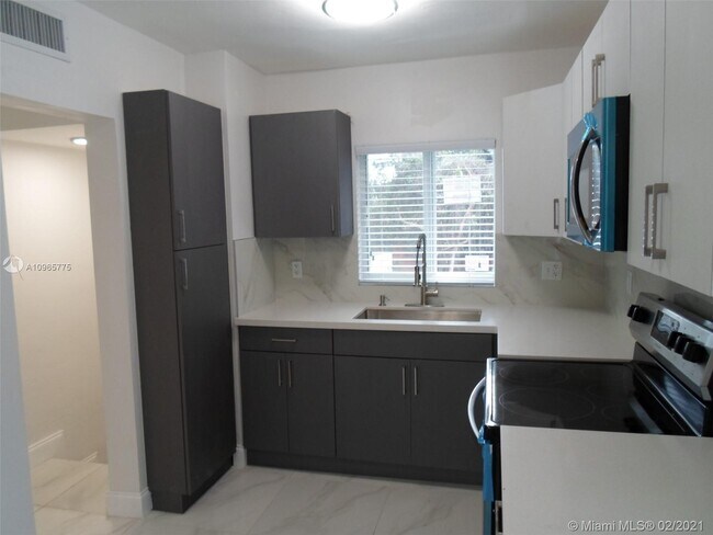 Foto del edificio - 354 NW 59th Terrace