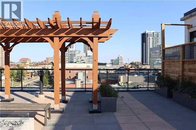 Building Photo - 404 King St W