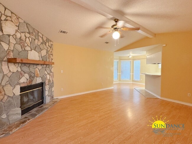 Building Photo - Charming 3-Bedroom Home in Desirable Blue ...