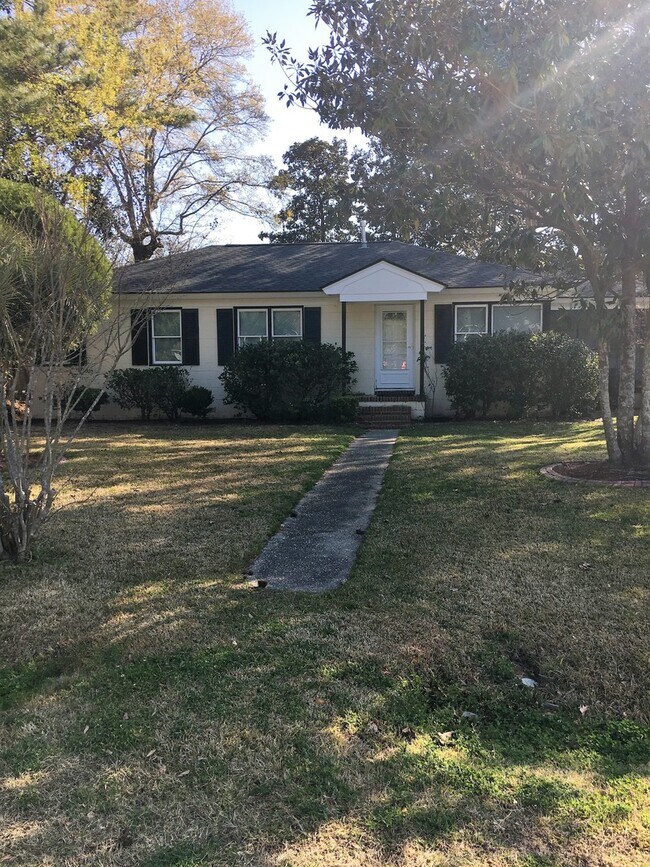 Building Photo - Single Family Home Located in West Ashley