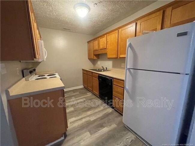 Foto del edificio - 3392-7 Galleria Drive