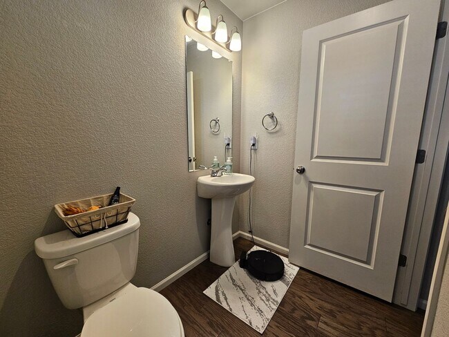Foto del edificio - 3 Bed 3 bath house in Cumberland Green!