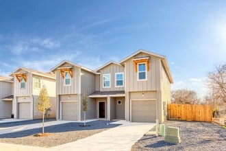 Building Photo - 815 Soria Pl