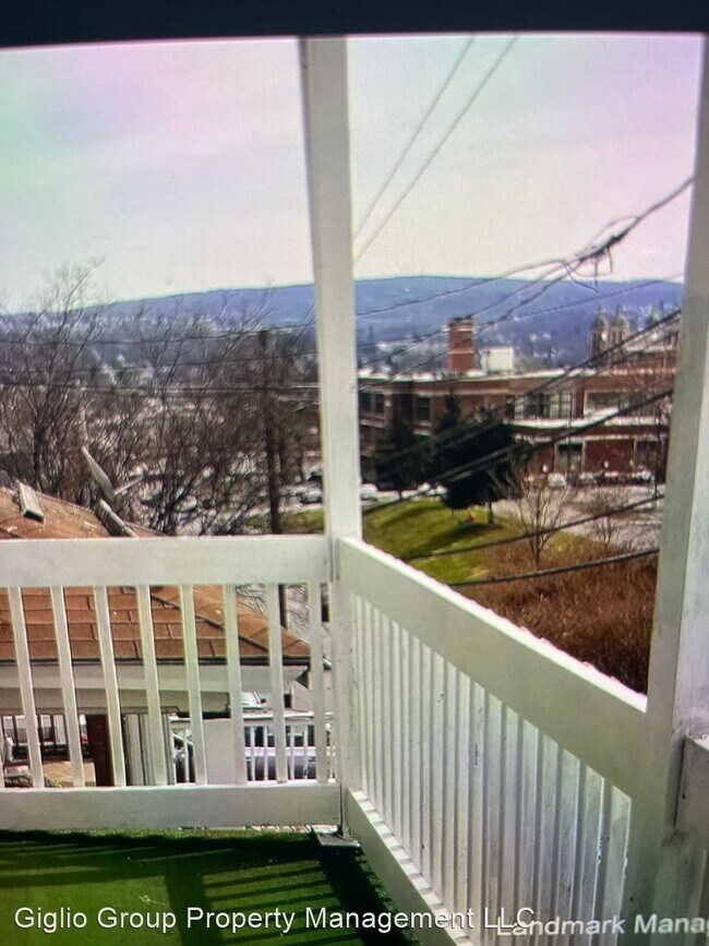Foto del edificio - 3 br, 1 bath House - 240 Theodore Street