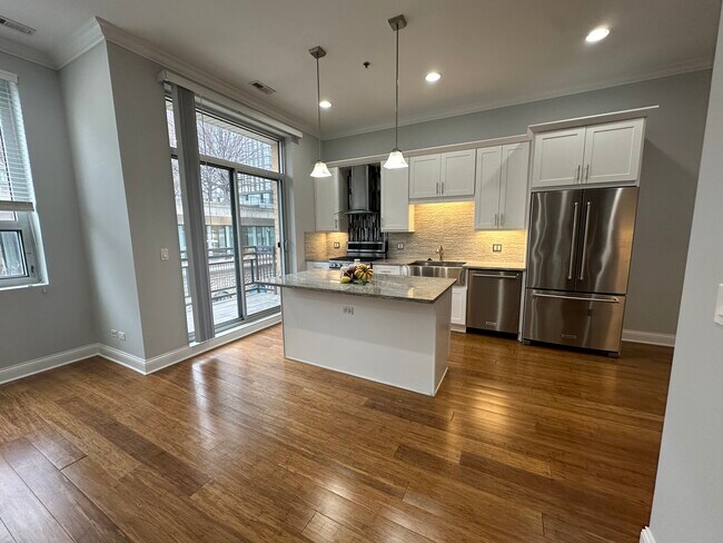 Building Photo - 527 S Wells St
