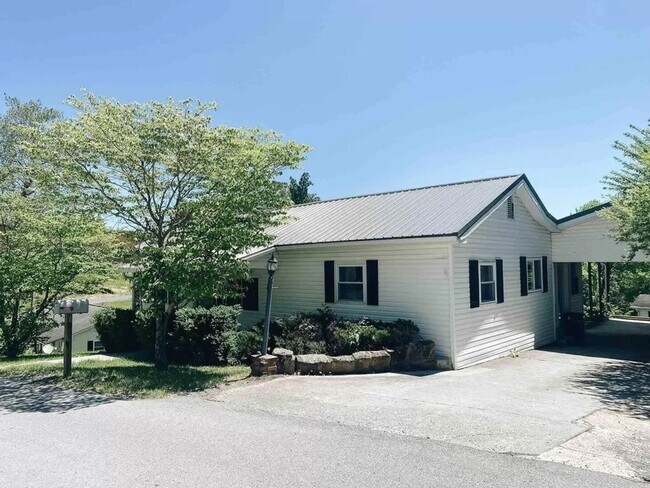 Building Photo - 3 Bedroom Home near NRG