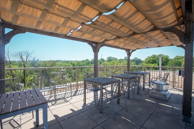 Building Photo - Amazing 3 BR/2 BA Condo in Wakefield!