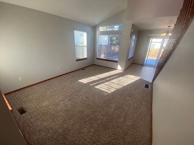 Foto del edificio - Lovely Cottonwood Home!