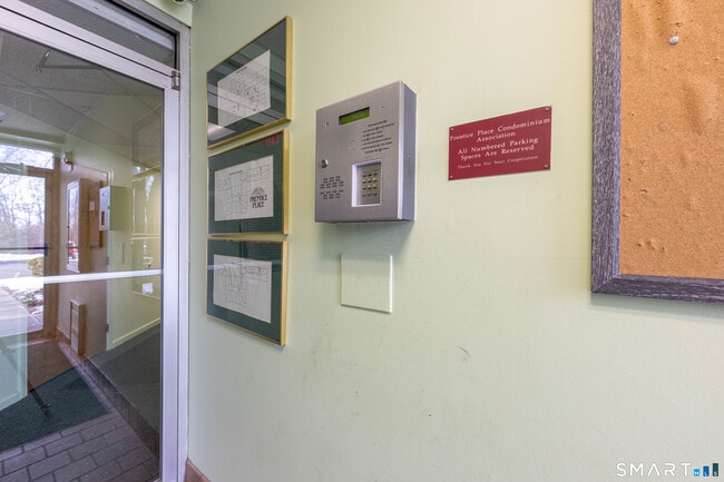 Foto del edificio - 319 New Britain Rd