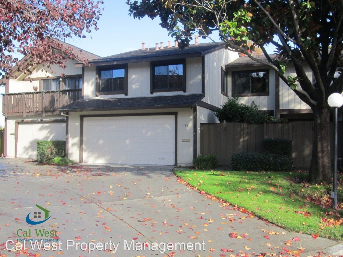 Foto principal - 4 br, 2.5 bath House - 748 Danforth Terrace