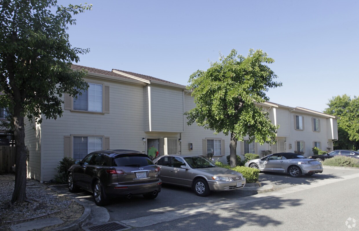 Building Photo - 21029-21035 Wilbeam Ave