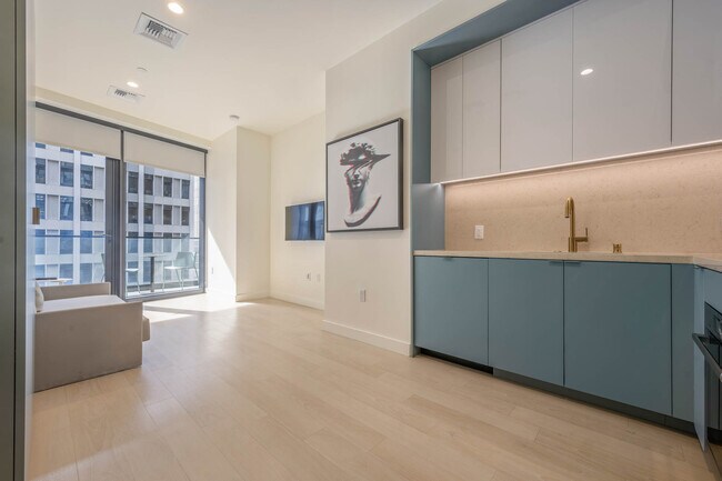 Building Photo - 6401 Wilshire Blvd