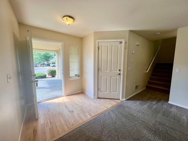 Building Photo - 2-Story Townhouse