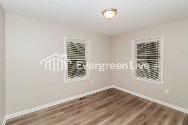 Building Photo - 1404 Hateras Ave