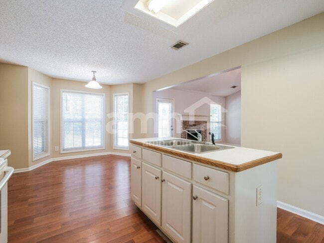 Building Photo - 1633 Amalie Dr