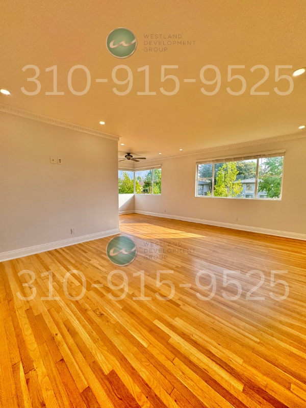 Building Photo - 3166 S Barrington Ave