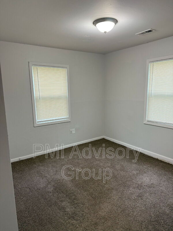 Foto del edificio - 3368 SE Girard St