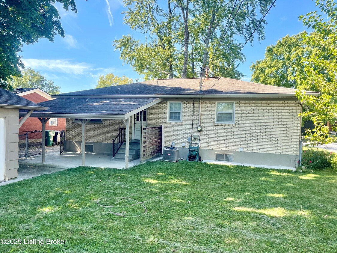 Building Photo - 8113 Clematis Ln