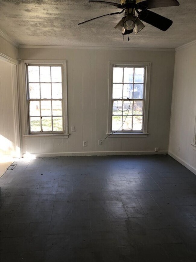 Building Photo - 1351 Summers St