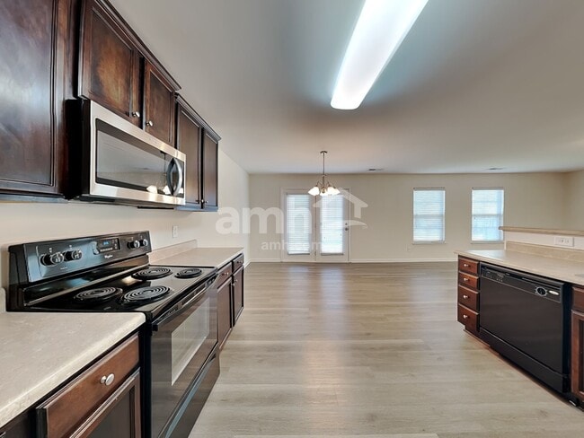 Building Photo - 2900 Quail Oaks Dr