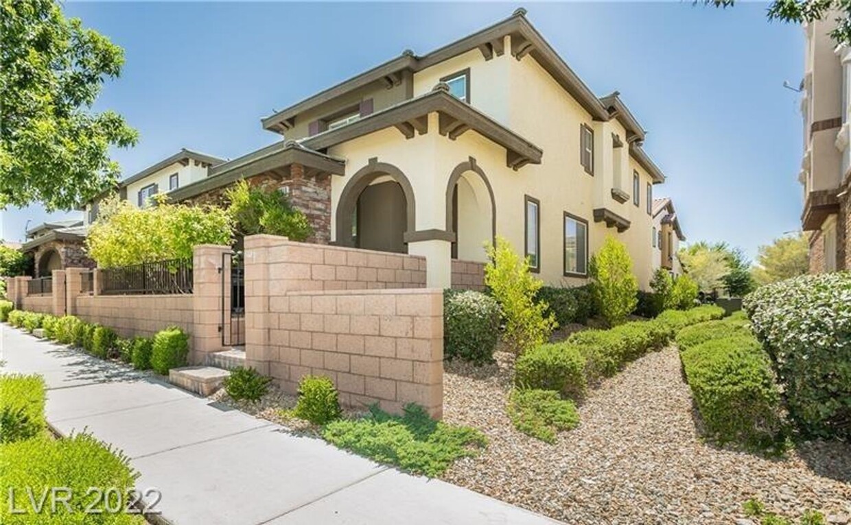 Primary Photo - Modern Comfort: Inspirada Townhome Living!
