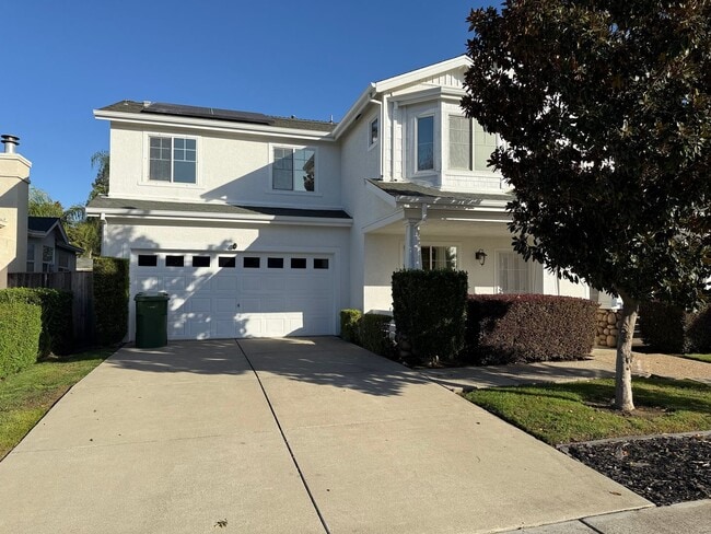 Building Photo - Large two story in Rose Hollow neighborhoo...