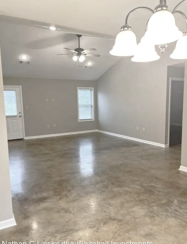 Foto del edificio - 4832 Wildwood Ln