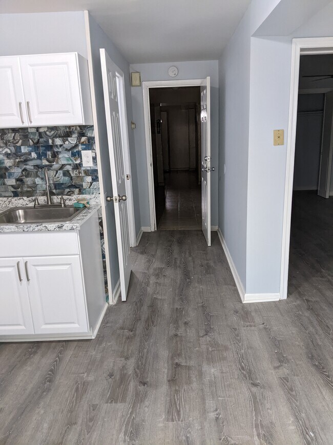 Building Photo - 28 Skyline Dr