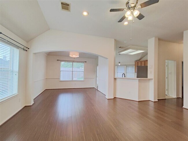 Foto del edificio - 3323 Glenhill Dr