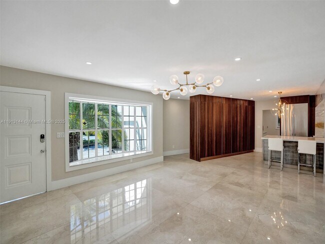 Foto del edificio - 2421 NE 7th Pl