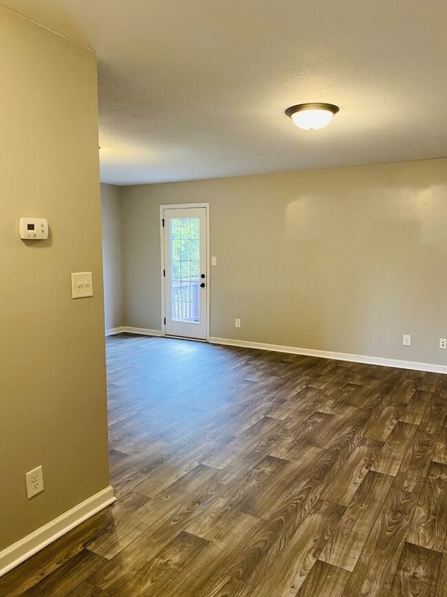 Foto del edificio - 3 bedroom Townhome with Garage!