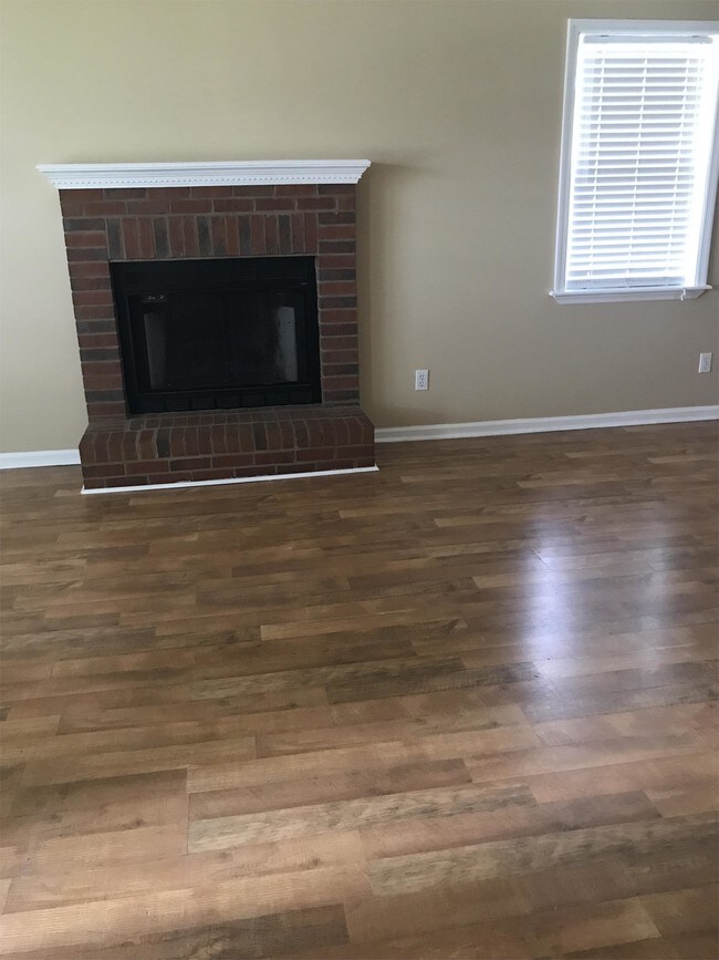 Building Photo - 353 Sawgrass Dr