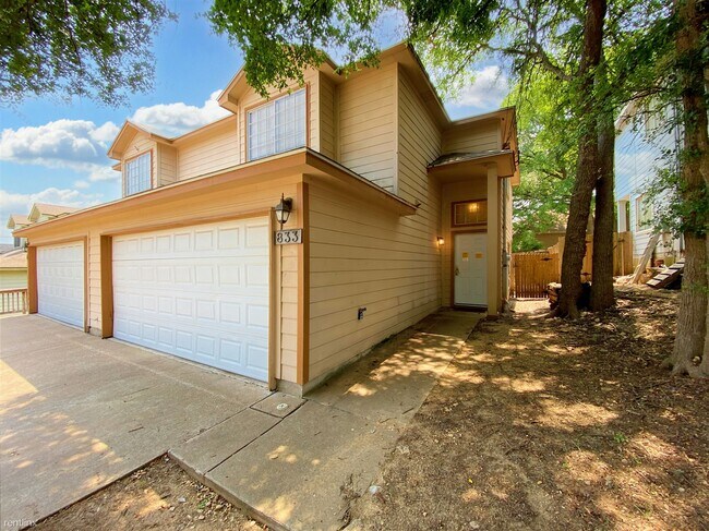 Building Photo - 3 br, 2.5 bath Duplex - 833 Sagewood Trl