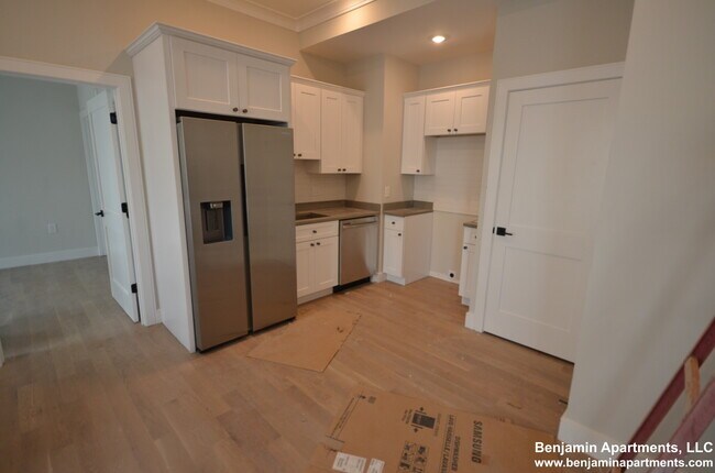 Building Photo - 16-18 Highgate St. Unit 102