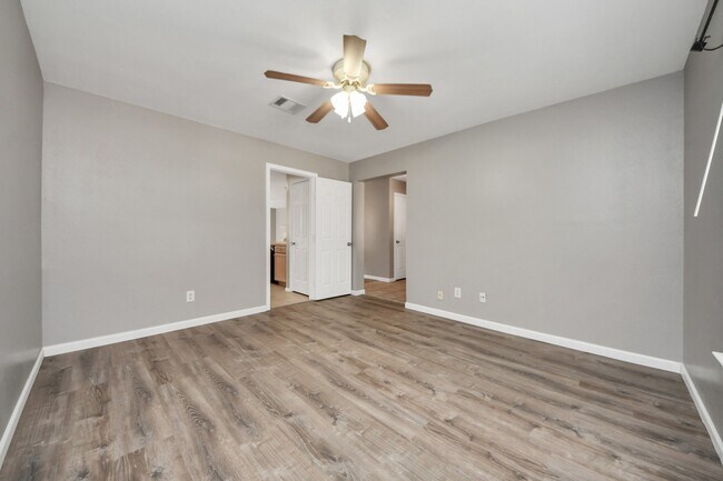 Building Photo - 14707 Country Rose Ln