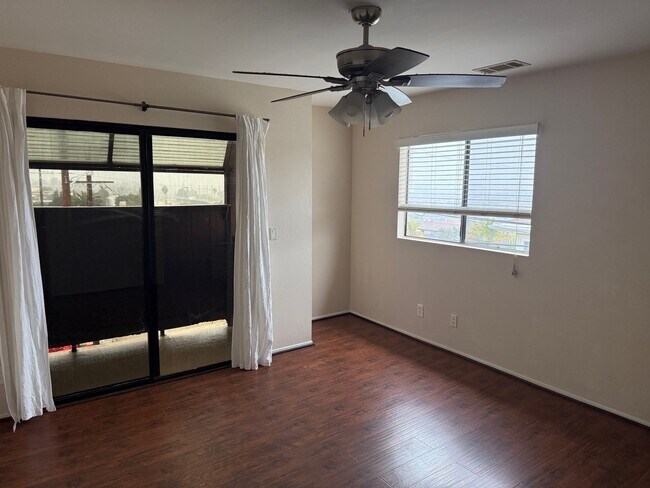 Foto del edificio - 1023 W 20th St