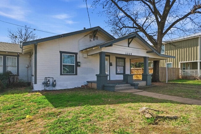 Building Photo - 1329 S 11th St