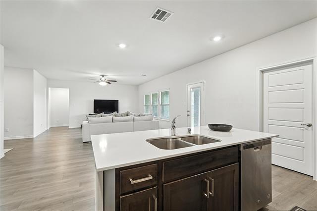 Foto del edificio - 135 Exploration Wy