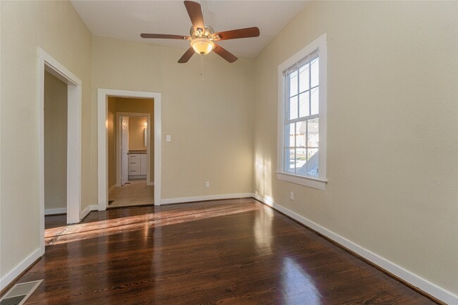 Building Photo - 1219 33rd St