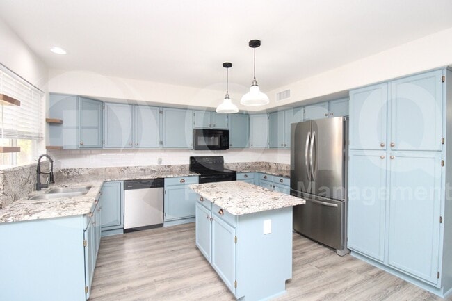 Building Photo - 1210 E Whitefish Bay Ct