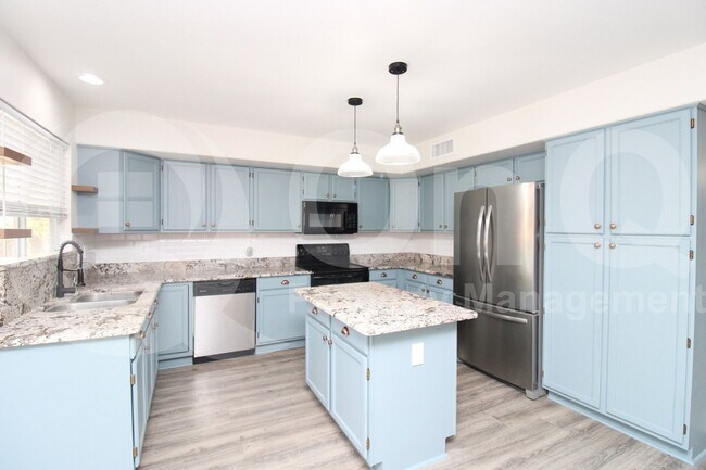 Foto del edificio - 1210 E Whitefish Bay Ct