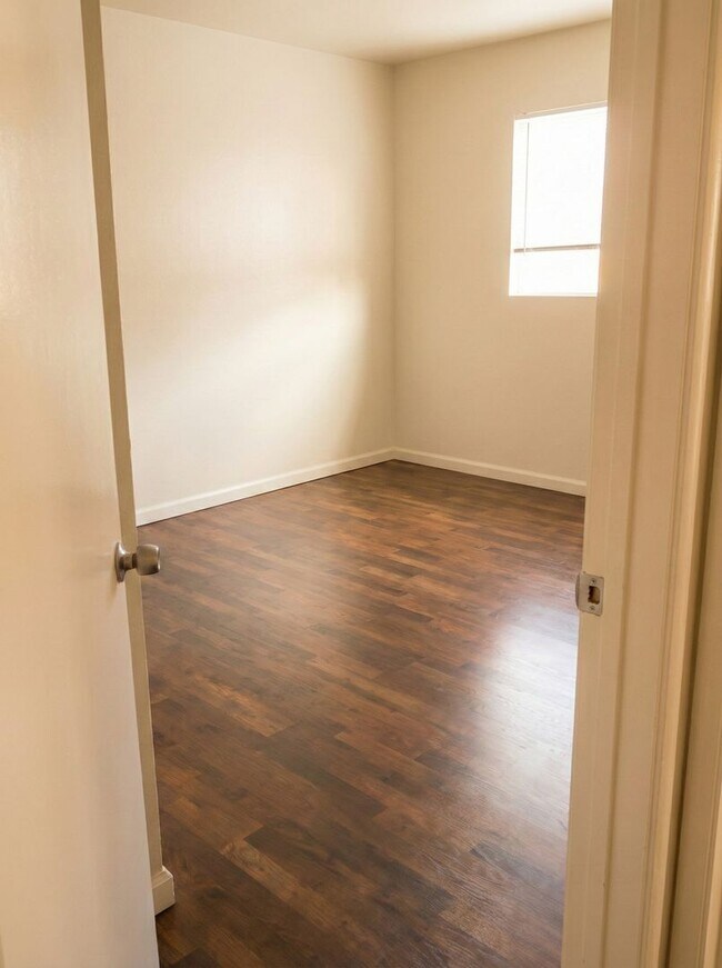 Foto del edificio - Sheffield Village Living: Spacious 2BD w/ Parking in San Leandro School District