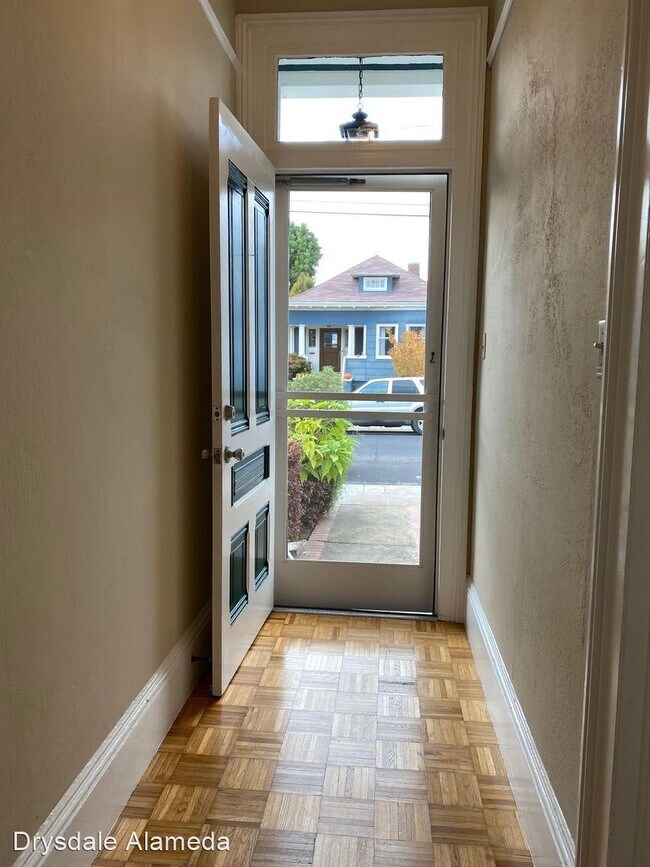 Foto del edificio - 1 br, 1 bath House - 878 Oak Street