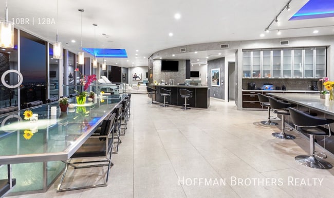 Building Photo - 6425 Weidlake Dr Los Angeles, CA 90068