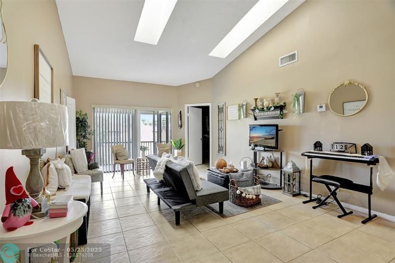 Foto principal - 2551 NW 56th Ave