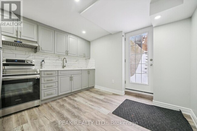 Building Photo - 70 Daffodil Pl