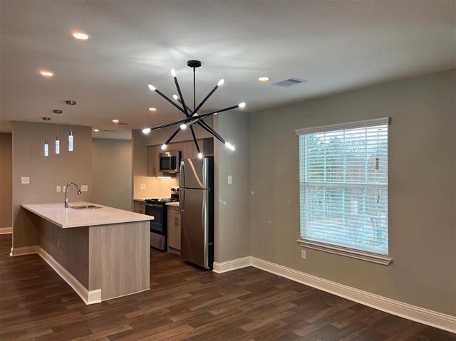 Foto del edificio - 8003 Woodway Dr