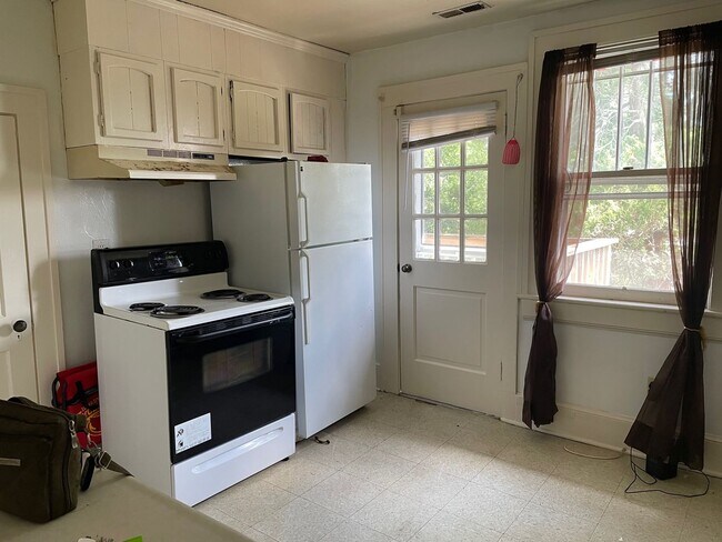 Foto del edificio - 2324 Orange Ave NW