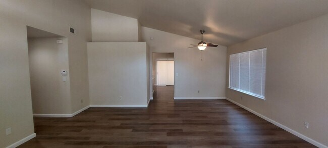 Building Photo - Antelope Single Story, - 3 bedroom, 2 bath - Separate Living Room, Family Room w/fireplace  Low M...